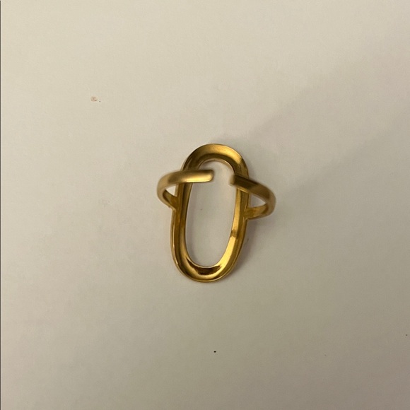 Chic Gold Oval Statement Ring - Picture 2 of 4